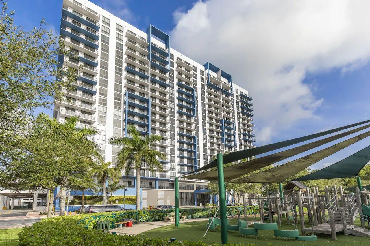 Provident Grand Luxury Short-Term Residences Доръл Екстериор снимка
